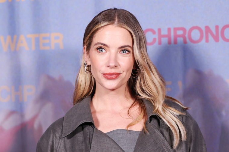 Ashley Bensont még a zuhanyzóban sem hagyták békénAshley Benson egy koreai fürdőben próbált kikapcsolódni, amikor egy rajongó úgy döntött, ez a tökéletes alkalom arra, hogy kifaggassa a Hazug csajok társasága egyik legnagyobb rejtélyéről