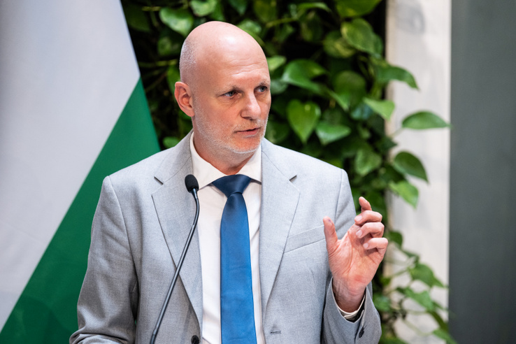 Tanács Zoltán szerint nem véletlenül távozott Lázár János, súlyos kérdést tett fel az augusztus 20-i bejelentés után