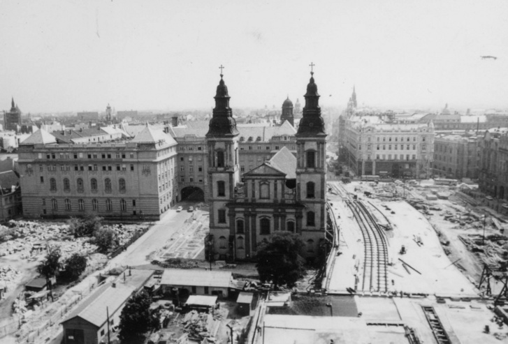 Március 15. tér. Belvárosi Nagyboldogasszony Főplébánia-templom, 1963
