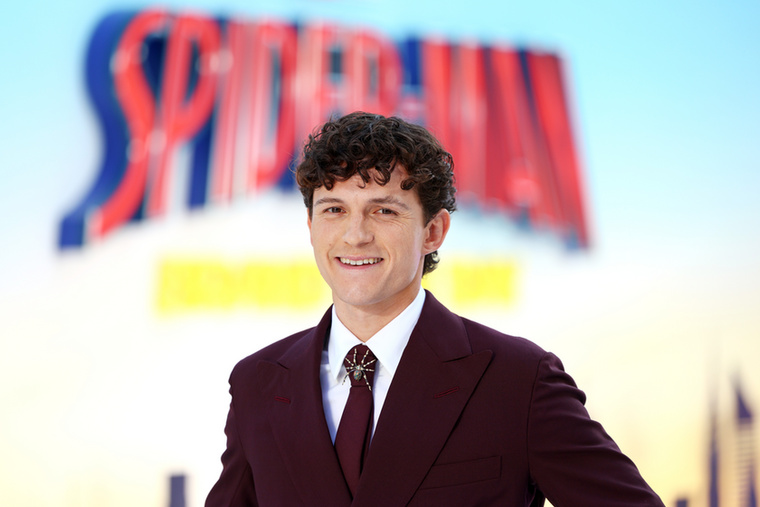 Tom Holland asztalosnak tanultTom Holland még jóval Pókember szerepe előtt került furcsa átmeneti helyzetbe: már túl idős volt a gyerekszerepekhez, de még túl fiatal sok tinédzserkarakterhez