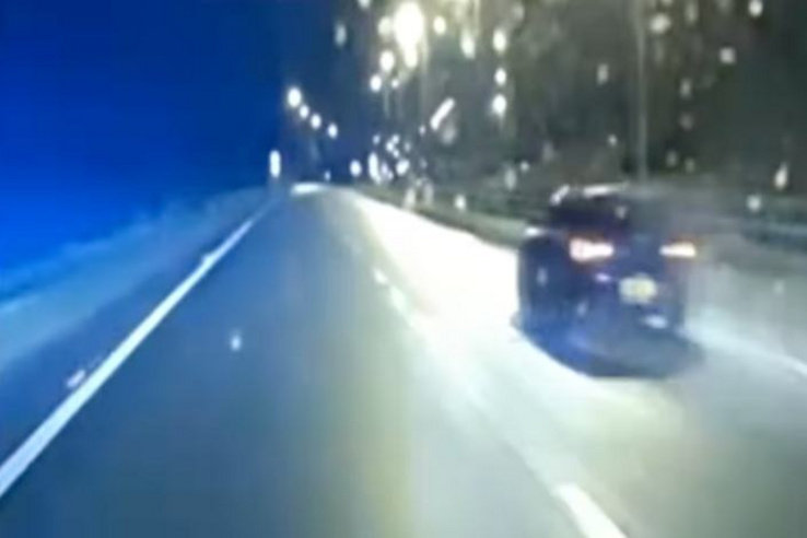 225-tel rohant az edzőterembe, akkorát csattant, hogy le is csukják