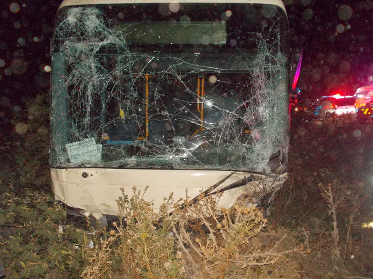 Busz és személygépkocsi karambolozott a 4-es főút Ebes és Debrecen közötti szakaszán