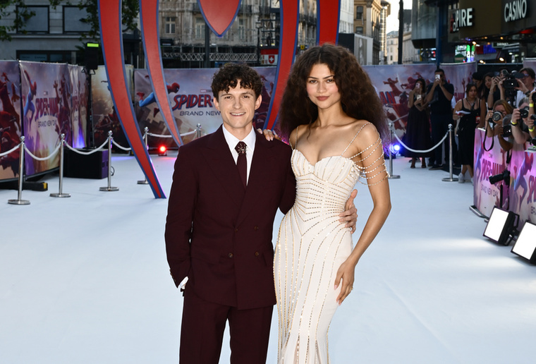 Zendaya és Tom Holland2026 márciusában Zendaya stylistja, Law Roach nyilvánosan kijelentette, hogy ő és Tom Holland már összeházasodtak, amit Tom Holland később egy interjúban megerősített