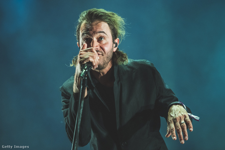 Tom Smith, az angol Editors rockzenekar énekese és gitárosa koncertet ad a Tomavistas Fesztiválon 2024. május 24-én, Madridban