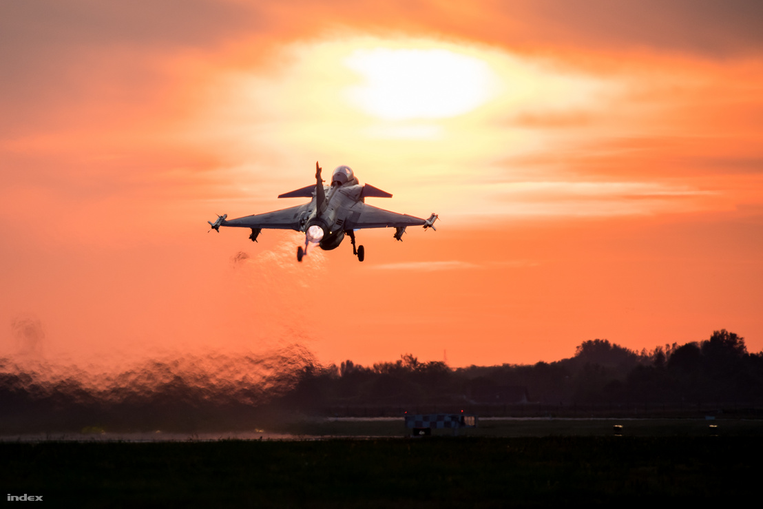 A honvédség egyik Gripen vadászgépe 2022. május 11-én