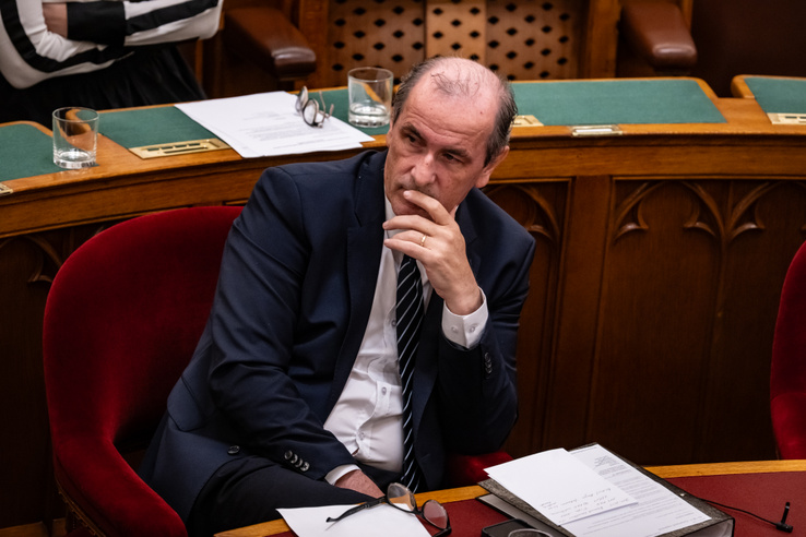 Megszüntetik az alapítványt, amely egymilliárdért vett villát a Diana utcában