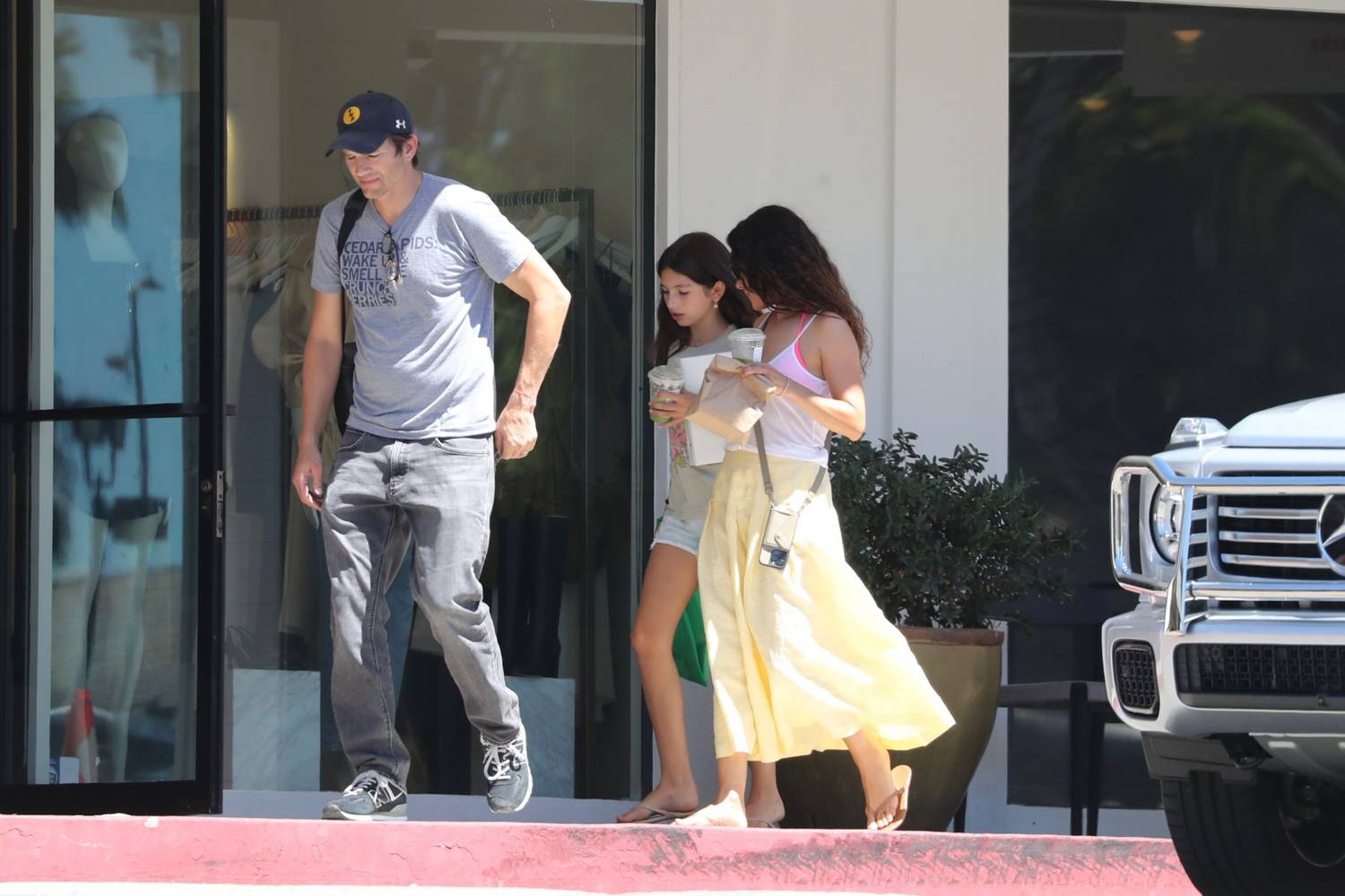 Mila Kunis és Ashton Kutcher a 11 éves lányukkal.