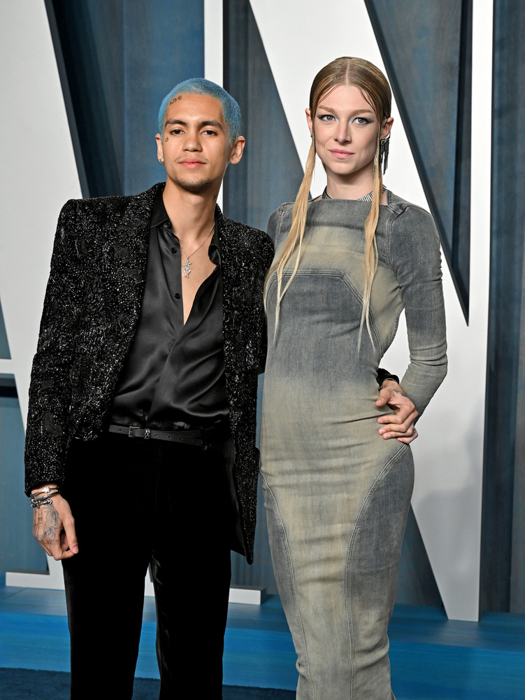 Dominic Fike és Hunter SchaferAmikor Dominic Fike csatlakozott az Eufória második évadához, karaktere, Elliot romantikus kapcsolatba került Hunter Schafer Jules nevű karakterével