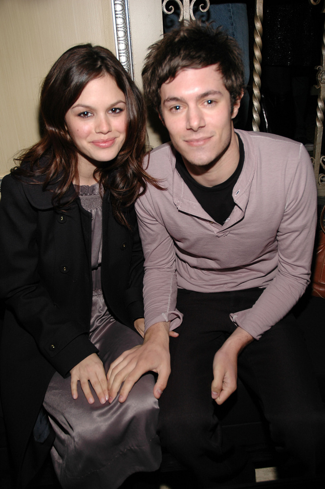 Rachel Bilson és Adam BrodyRachel Bilson és Adam Brody A narancsvidék című sorozat forgatásán szerettek egymásba, miközben Summer Robertset és Seth Cohent alakították