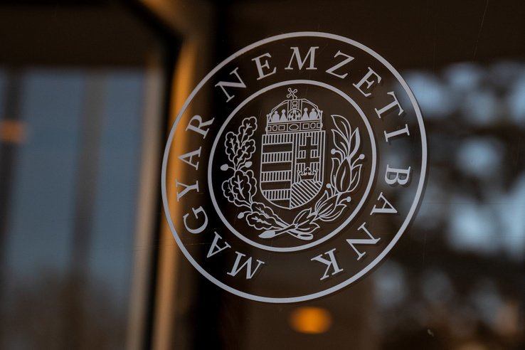 Tartja a kijelölt pályát, lejjebb vágta a kamatokat az MNB