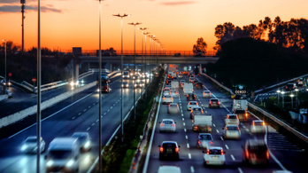 Kacsa, hogy korlátozzák a 85 évnél idősebb olasz autósokat