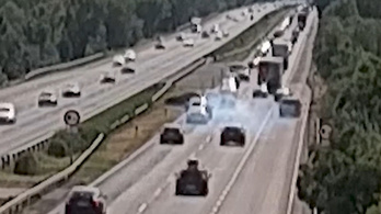 Torlódásba csapódott egy száguldó Suzuki, hét kilométeres dugót okozott