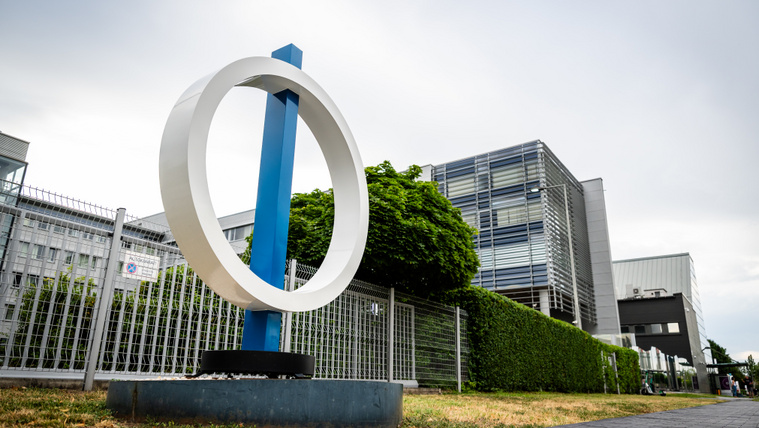 Pókemberként kezdett új életet a&nbsp;köztévé: bocsánatot kért és kérdezni kezdett