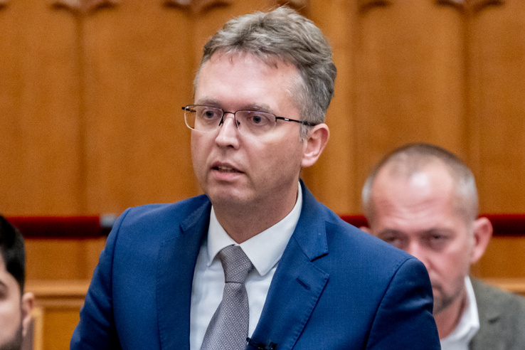 NKA-botrány: újabb két gyanúsított szabadult a&nbsp;letartóztatásból, köztük Hankó Balázs volt kabinetfőnöke