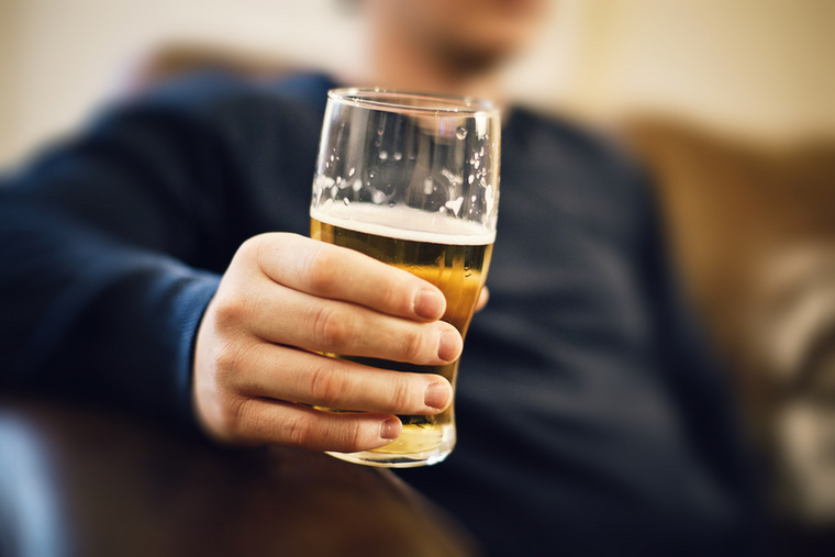 Az alkohol és a gyógyszerek használata sem mellékesAz alkohol és más pszichoaktív szerek befolyásolhatják az agy működését, többek között a reakcióidőt, a tervezést, a problémamegoldást és az impulzuskontrollt, ezért a gyógyszereket is mindig az előírásoknak megfelelően érdemes alkalmazni