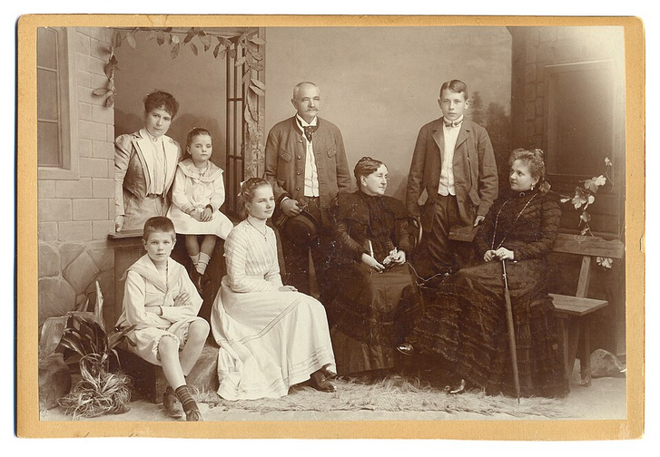 Semmelweis Ignác özvegye, családjával