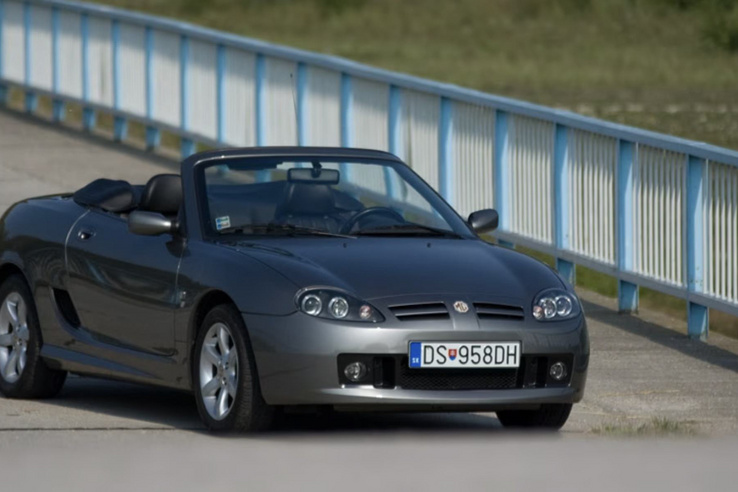 Szerelmes vagyok egy brit roadsterbe, le tudtok beszélni?