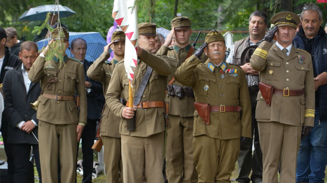 Százak emlékeztek a háborúkban elesett székelyekre, az utolsó úzvölgyi veterán is tiszteletét tette