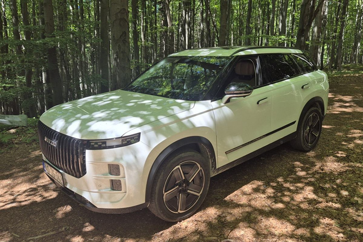 „Pár hónapja még Lexust vettem volna” – kipróbáltuk a hibrid SUV-ot, ami feladja a leckét a prémiumnak