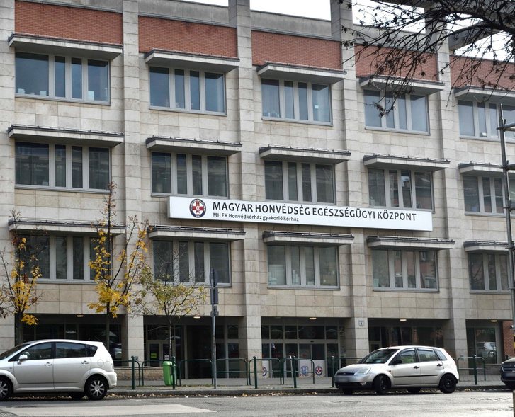 A Magyar Honvédség Egészségügyi Központ (MH EK MH Egészségügyi Központ Honvédkórház) egyik épülete a főváros XIII. kerületében a Pap Károly utcában 2022. november 12-én
