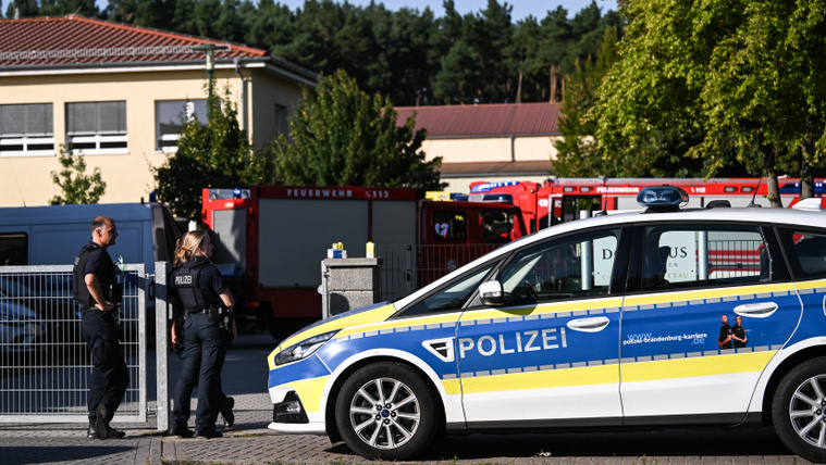 Késes mészárlás egy gimnáziumban: megpróbálta megvédeni a diáklányt, mindketten meghaltak