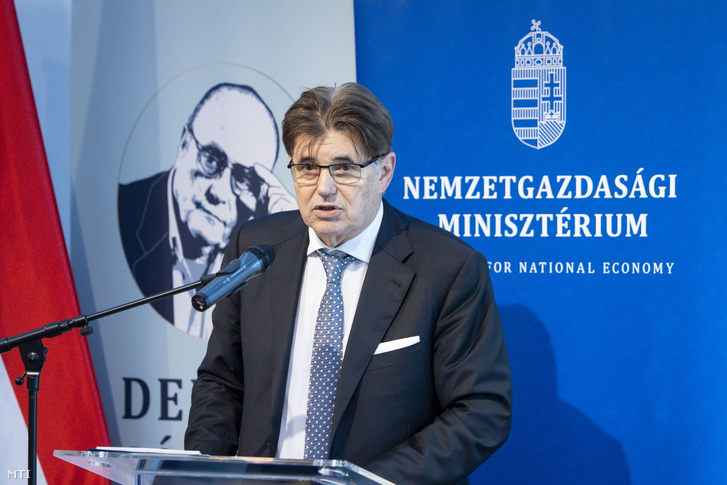 Nagy Elek a Magyar Kereskedelmi és Iparkamara elnöke beszél a Nemzetgazdasági Minisztérium és a kamara együttműködési megállapodásának aláírásán a minisztériumban 2024. december 3-án