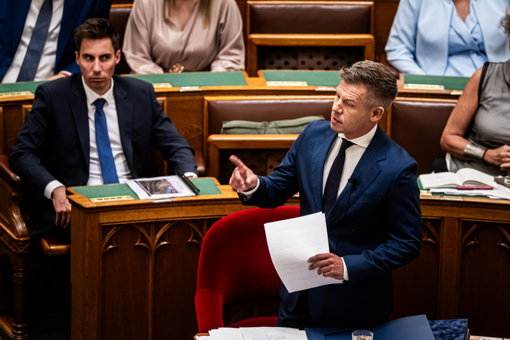 Rekord szómegvonás, lélegeztetőgép-botrány és Paks-gate a&nbsp;Parlamentben