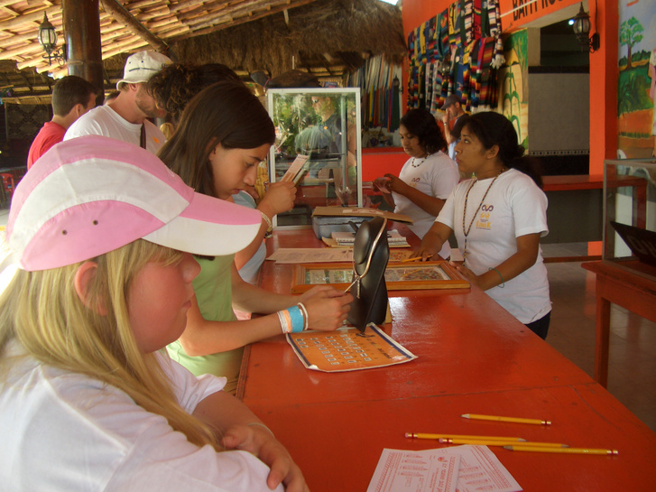 Isla Mujeresben a hölgyek az aranyboltokat ostromolják