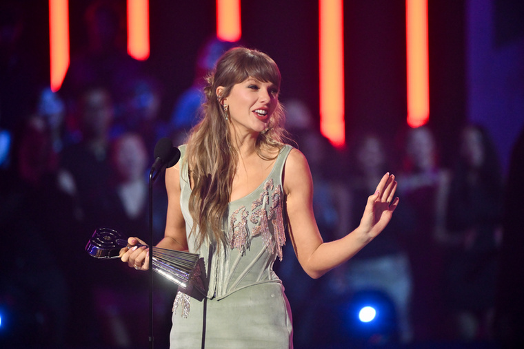 A házasság a dalaira is hatással lehetTaylor Swift pályafutásának egyik visszatérő témája a szerelem és a szakítás volt, így természetes, hogy a rajongókat már most érdekli, hogyan jelenhet meg a házasélet a következő dalokban