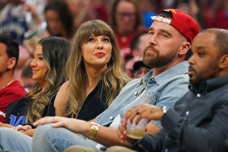 Taylor Swift egyre több időt tölthet Kansas CitybenTravis Kelce számára az esküvő után nem sok idő jutott pihenésre, hiszen megkezdődött a felkészülés az NFL-szezonra