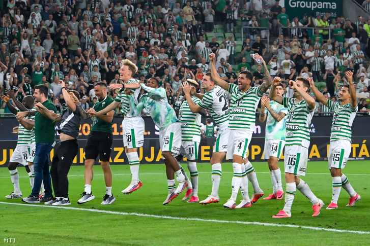 A Ferencváros játékosai ünneplik győzelmüket a labdarúgó Európa-liga selejtezőjének 4. fordulójában játszott Ferencváros - Trabzonspor visszavágó mérkőzés után a Groupama Arénában 2026. augusztus 27-én