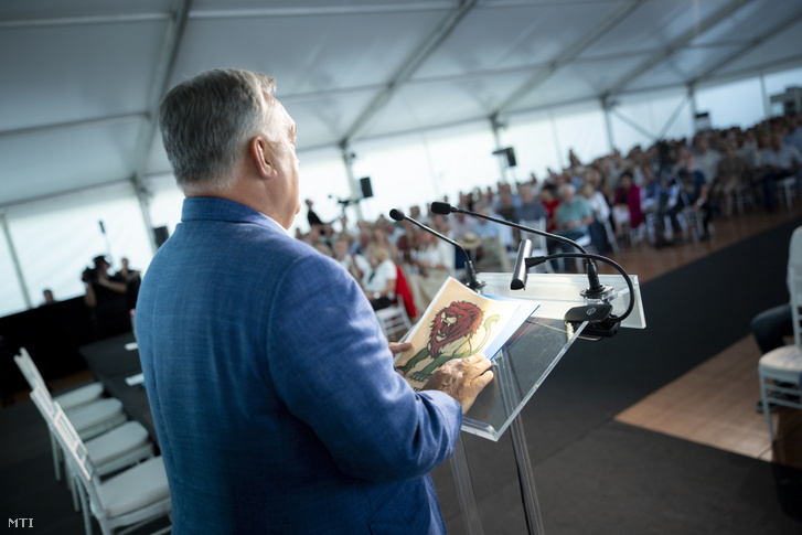 Orbán Viktor beszédet mond a Polgári Magyarországért Alapítvány rendezvényén, a Polgári Pikniken a kötcsei Dobozy-kúriában 2025. szeptember 7-én