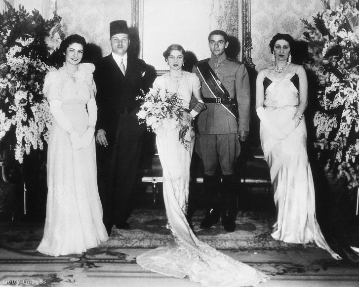 Farida egyiptomi királyné, I. Farúk király, Fauzíja hercegnő, Mohamed Reza iráni koronaherceg és Nazli anyakirályné az 1939. március 30-án megköttetett kairói esküvőn