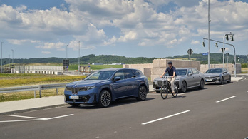 Vége a rányitásnak: okosajtókkal jön az új BMW iX3