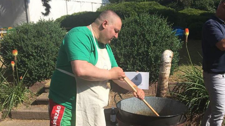 Hatalmas hússzörnnyel borzolja a&nbsp;kedélyeket Németh Szilárd