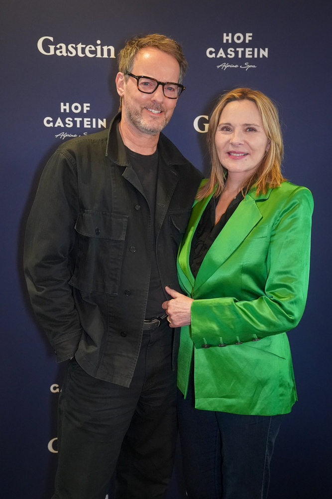 Kim Cattrall és Russell ThomasKim Cattrall december 4-én ment feleségül kedveséhez, Russell Thomashoz egy meghitt londoni szertartás keretében a Chelsea Old Town Hallban, amelyen mindössze 12 ember vett részt