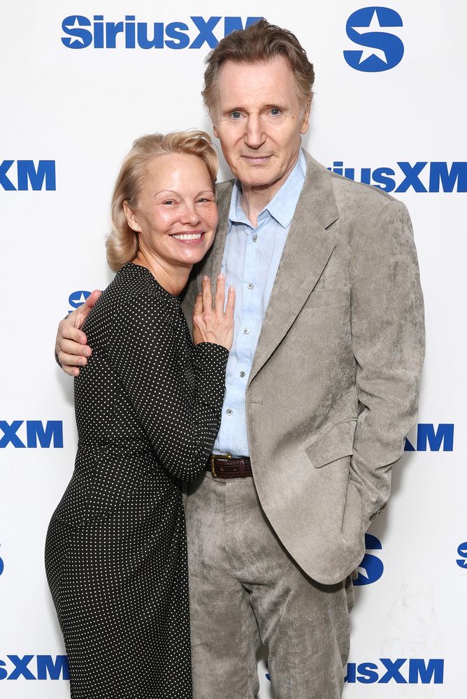 Pamela Anderson és Liam Neeson&nbsp;A nyár elején Pamela Anderson és Liam Neeson állítólag csak megjátszotta, hogy egy párt alkotnak, hogy ezzel is felkeltsék a figyelmet közös vígjátékuk, a Csupasz pisztoly körül