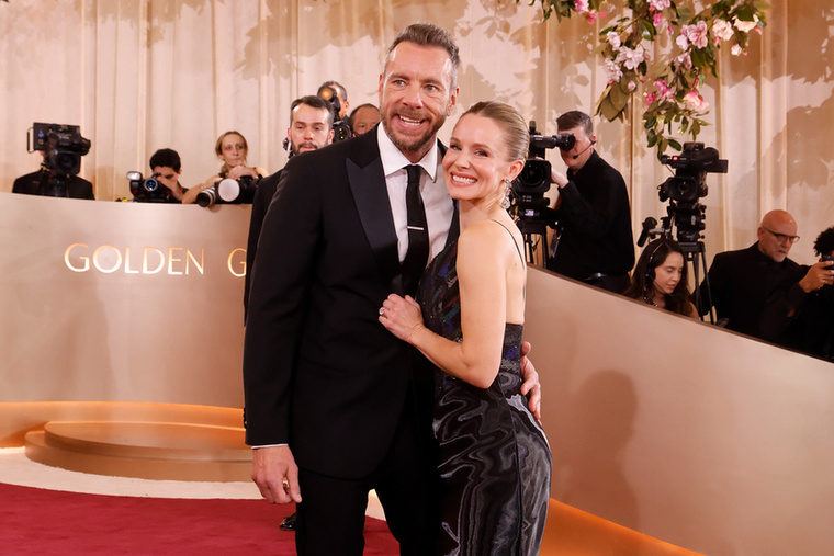 Kristen BellKristen Bell és Dax Shepard ugyan már 2009-ben eljegyezték egymást, de korábban úgy döntöttek, addig nem házasodnak össze, amíg az azonos nemű párok nem élvezhetnek ugyanolyan házassági jogokat, mint ők, heteroszexuálisok