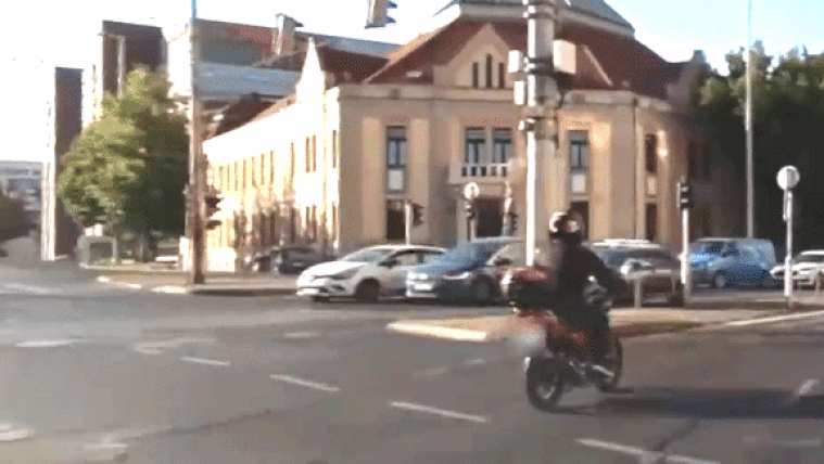 Motoros gázolta el a piroson átkelő gyalogost a Váci úton, a baleset után váratlan fordulat következett