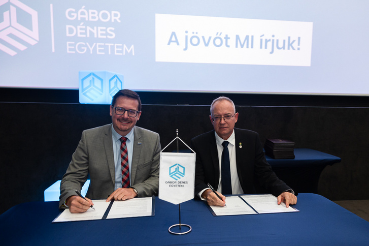 Hajdu József, a CAE Hungary vezérigazgatója és dr. Dietz Ferenc, a GDE elnöke