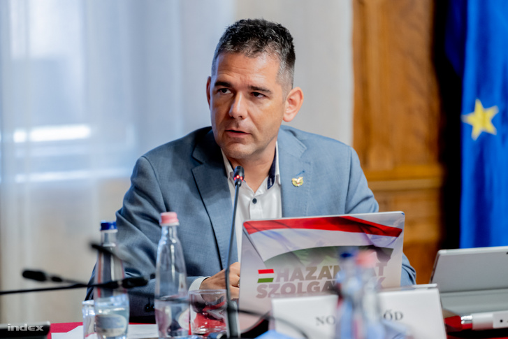 Novák Előd a kegyelmi ügyet vizsgáló parlamenti bizottság ülésén 2026. szeptember 2-án