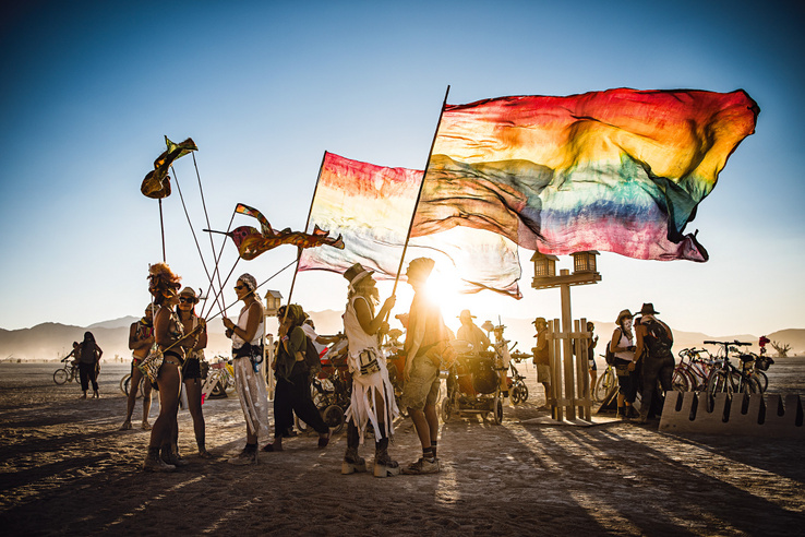 Újra felállt a Burning Man orgiasátra, 15 ezer óvszer várja a fesztiválozókat