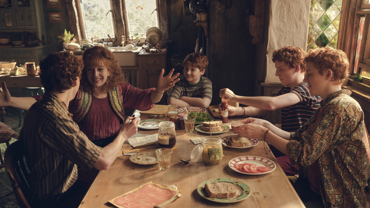 Az Odút már az első évadban láthatjukAz egyik legérdekesebb változtatás, hogy a Weasley család otthona, az Odú már az első évadban megjelenhet