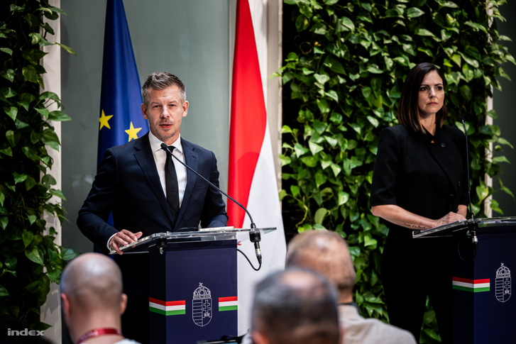 Magyar Péter és Köböl Anita a kormányzati sajtótájékoztatón 2026. szeptember 3-án