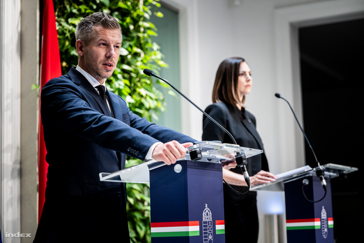Magyar Péter és Köböl Anita a kormányzati sajtótájékoztatón 2026. szeptember 3-án