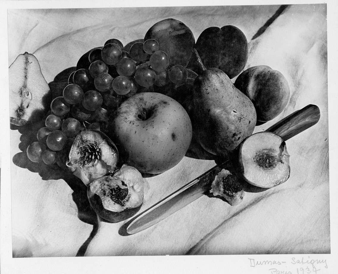 Gyümölcsök, kés (1934)