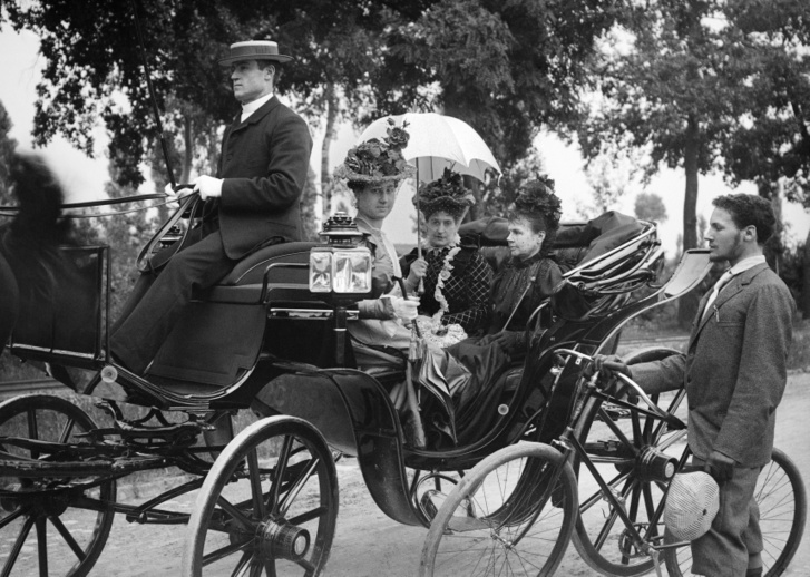 Megállt idő: Alexandrine Zola és vendégei hintóban, 1894–1902