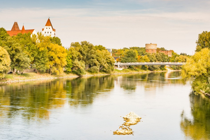 Építkezési térkővel súlyozták le a Dunában megtalált kisfiú holttestét