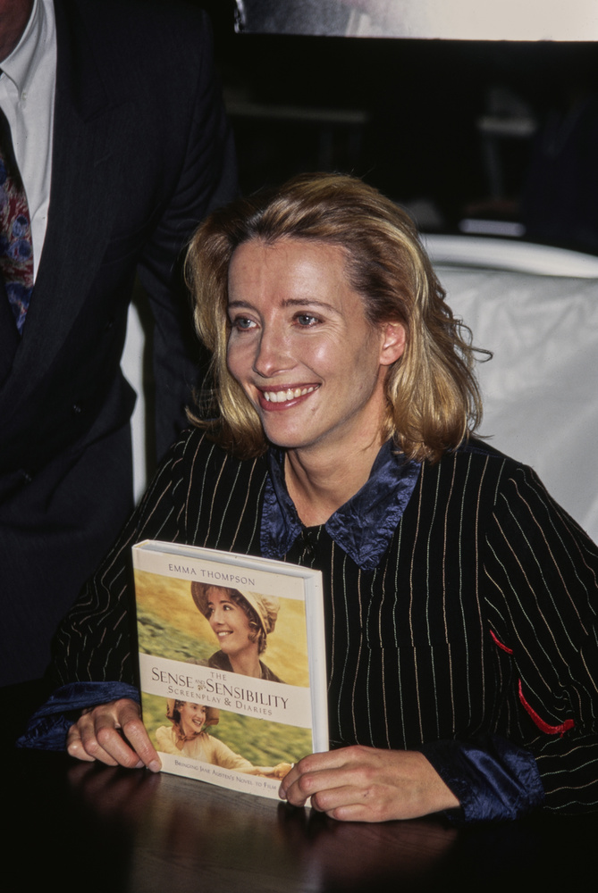 Emma ThompsonAz Értelem és érzelem 1995-ös filmadaptációjában Emma Thompson a 19 éves Elinor Dashwoodot alakítja, miközben a forgatás kezdetén 36 éves volt, így 17 évvel idősebb volt karakterénél