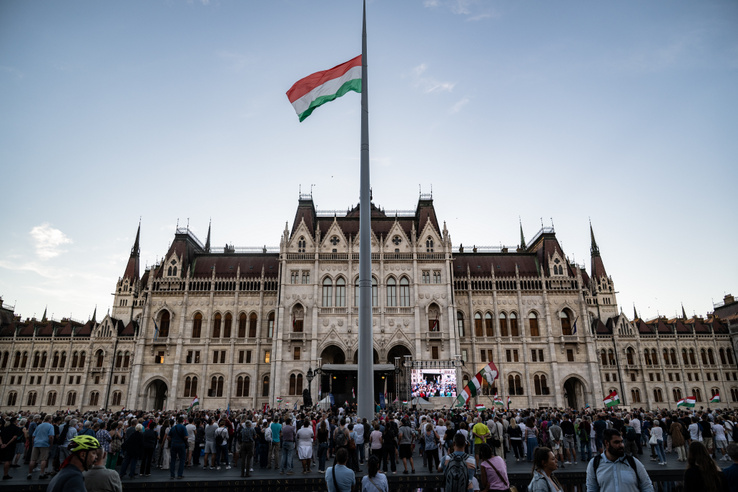 „Eljön a revans, az elszámoltatás, hamarabb, mint gondolnánk” – tüntettek a kormány ellen